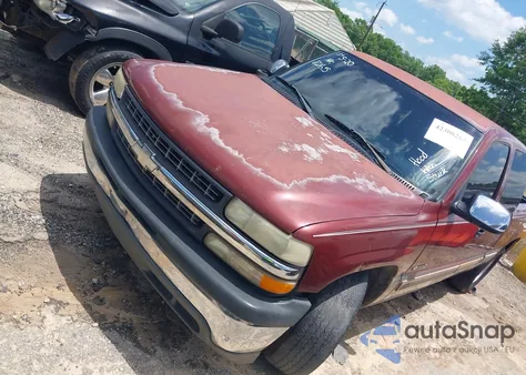 2000 Chevrolet Silverado 1500 Ls z USA, uszkodzony, nr VIN 1GCEC19T4YZ257539